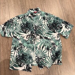 Guess Men's Short Sleeve Button-Down Shirt - Green and Black Leaf Print
